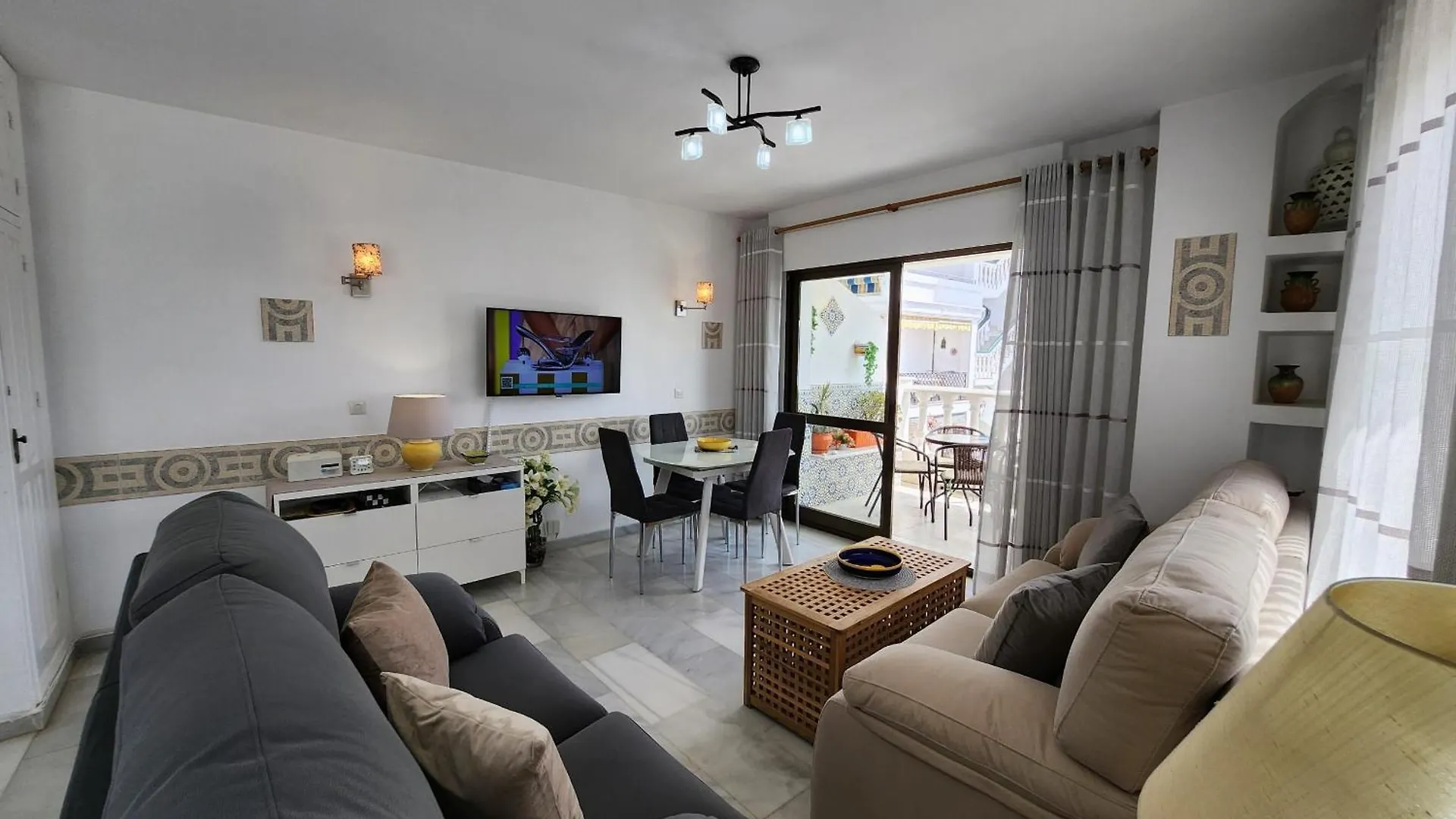 Carabeo 99 - Sleeps 4 Apartment Nerja