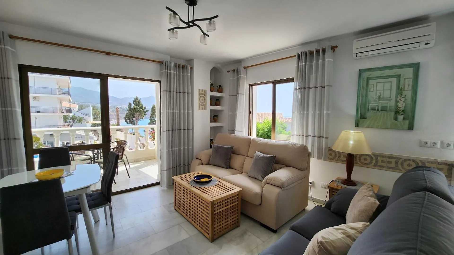 Carabeo 99 - Sleeps 4 Apartment Nerja
